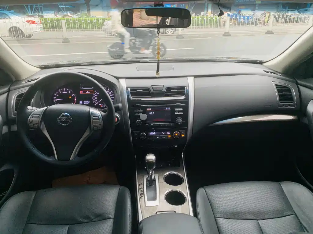 NISSAN TEANA 2016