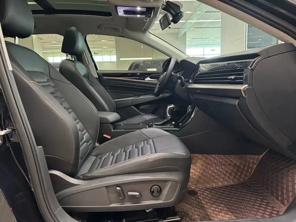 VOLKSWAGEN PASSAT 2021
