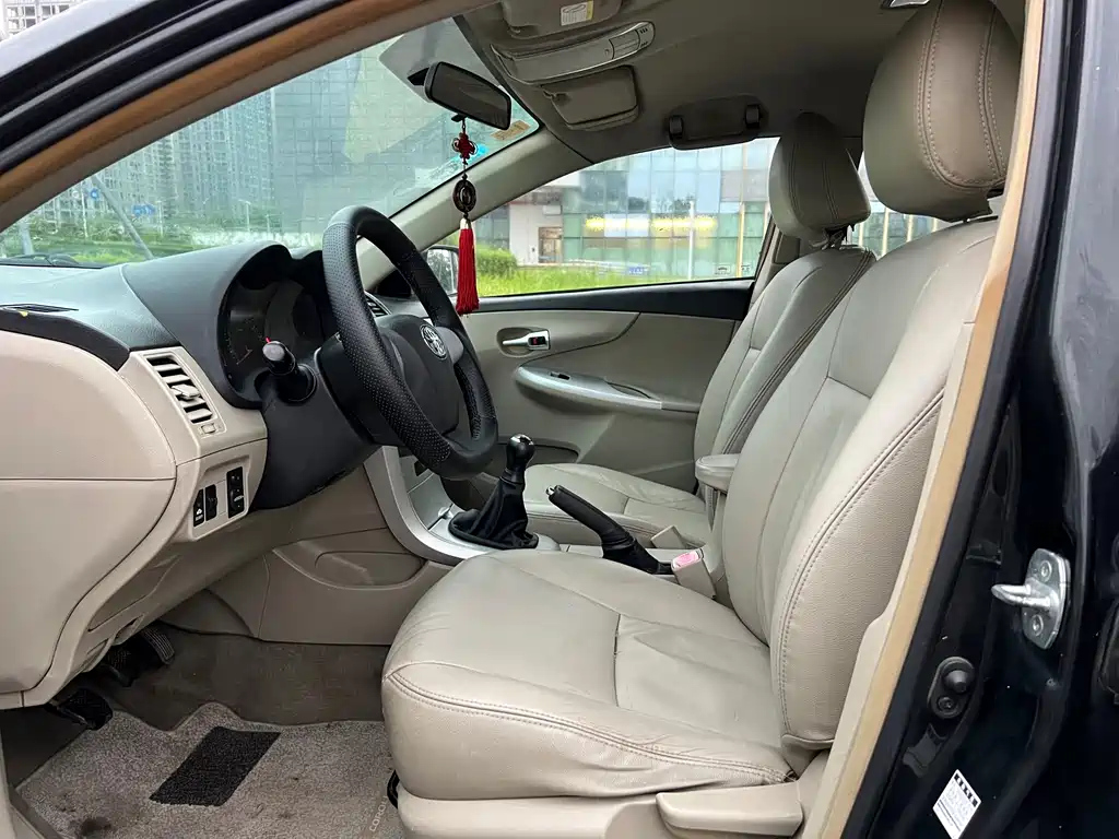 TOYOTA COROLLA 2011