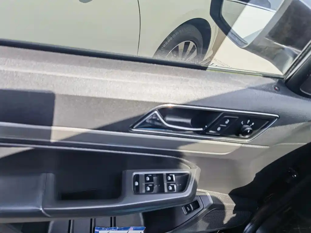 VOLKSWAGEN LAVIDA 2016