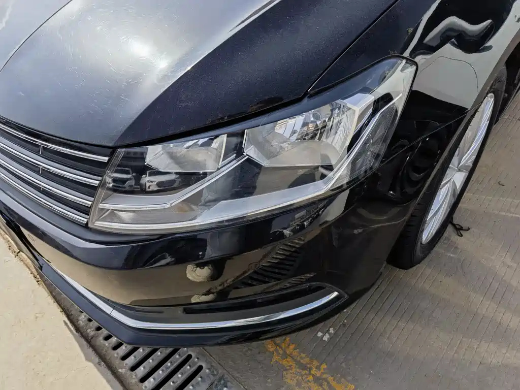 VOLKSWAGEN LAVIDA 2016