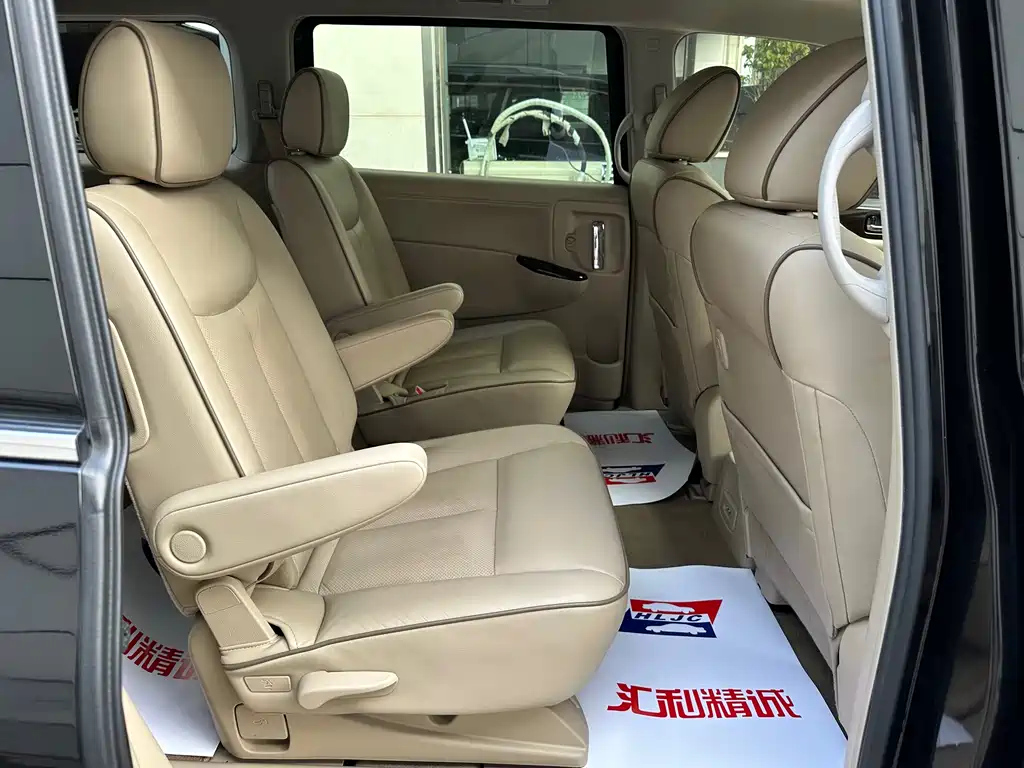 NISSAN QUEST 2018