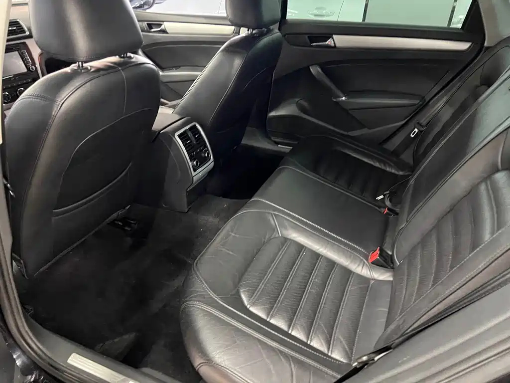 VOLKSWAGEN PASSAT 2015