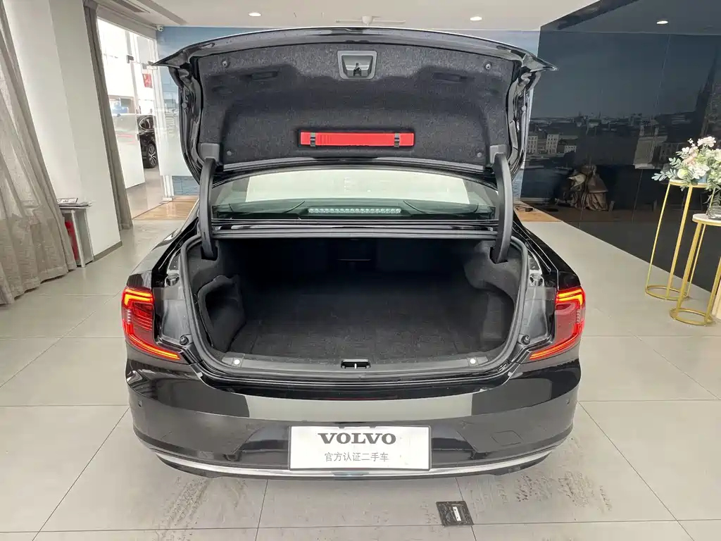 VOLVO S90 2022