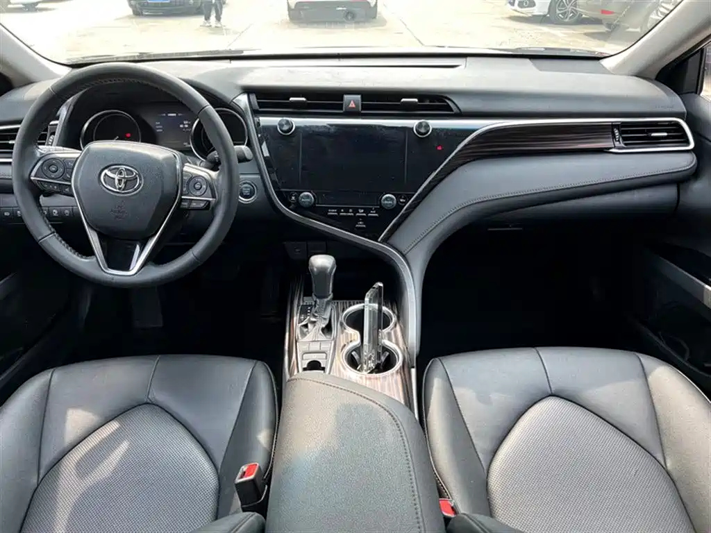 TOYOTA CAMRY 2020