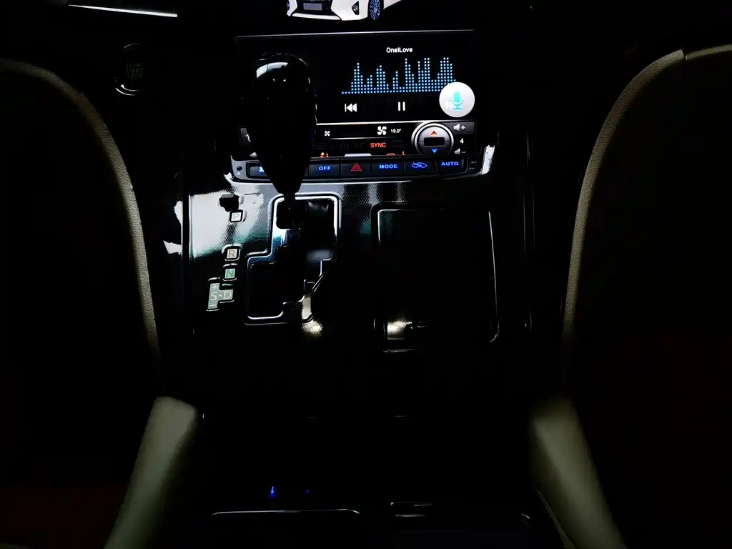 TOYOTA ALPHARD 2011