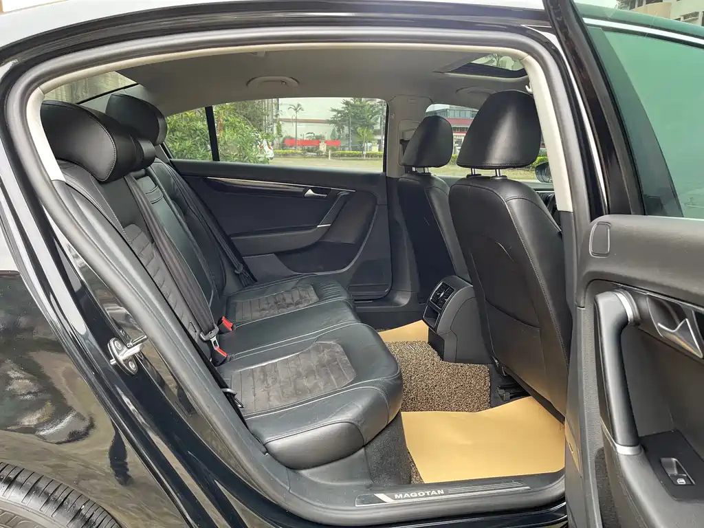 VOLKSWAGEN MAGOTAN 2015