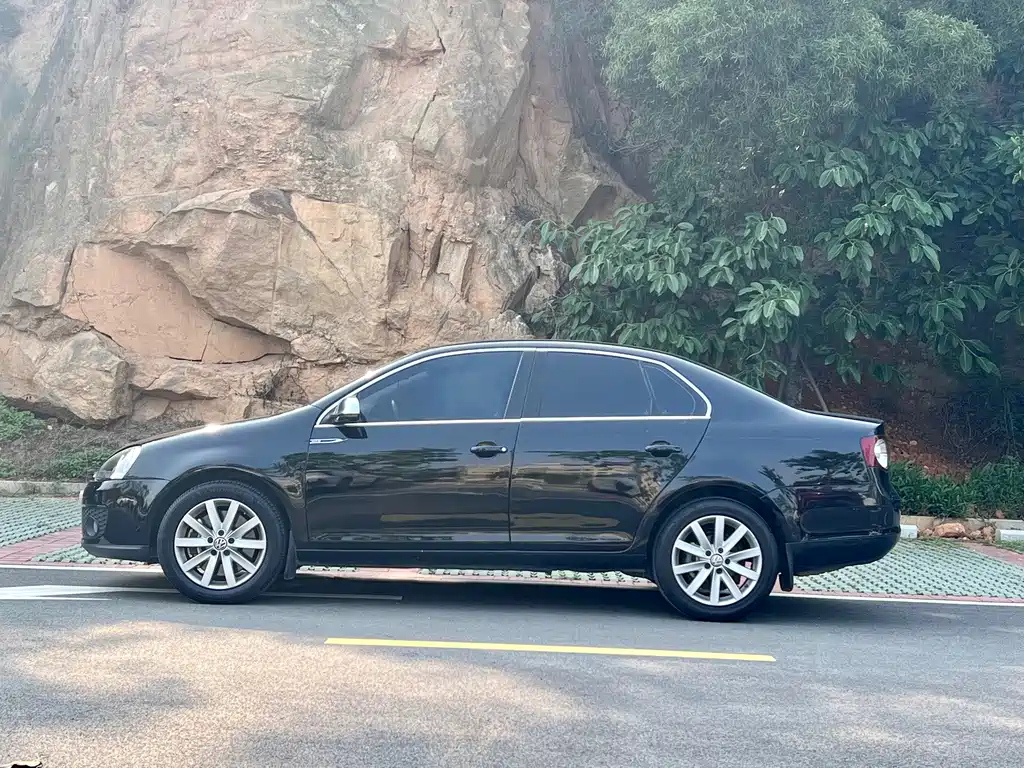VOLKSWAGEN SAGITAR 2010