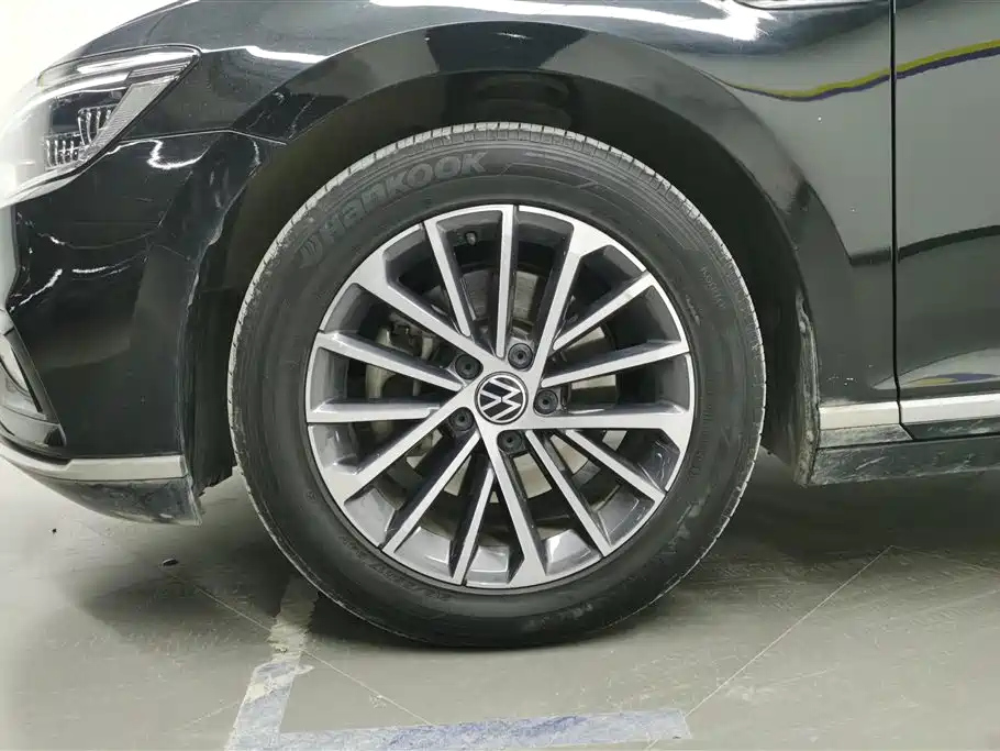 VOLKSWAGEN MAGOTAN 2021