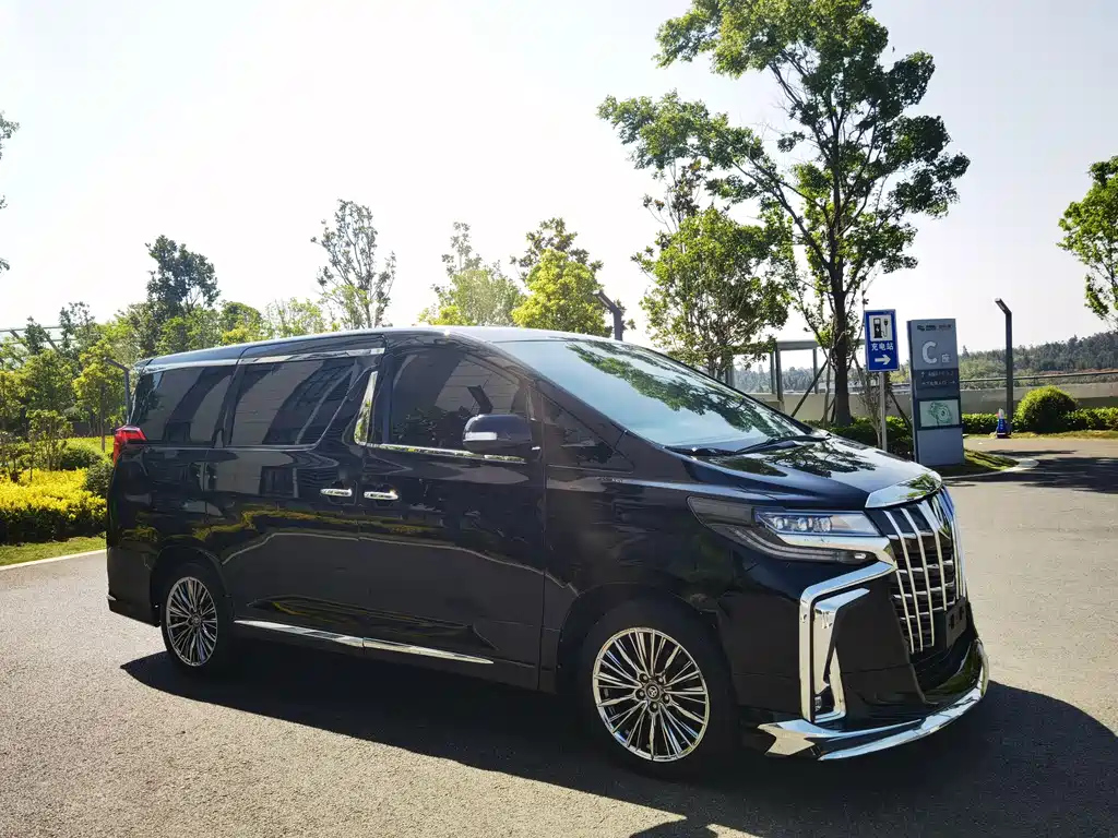 TOYOTA ALPHARD 2012