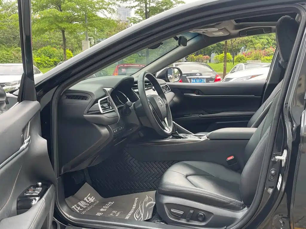 TOYOTA CAMRY 2020