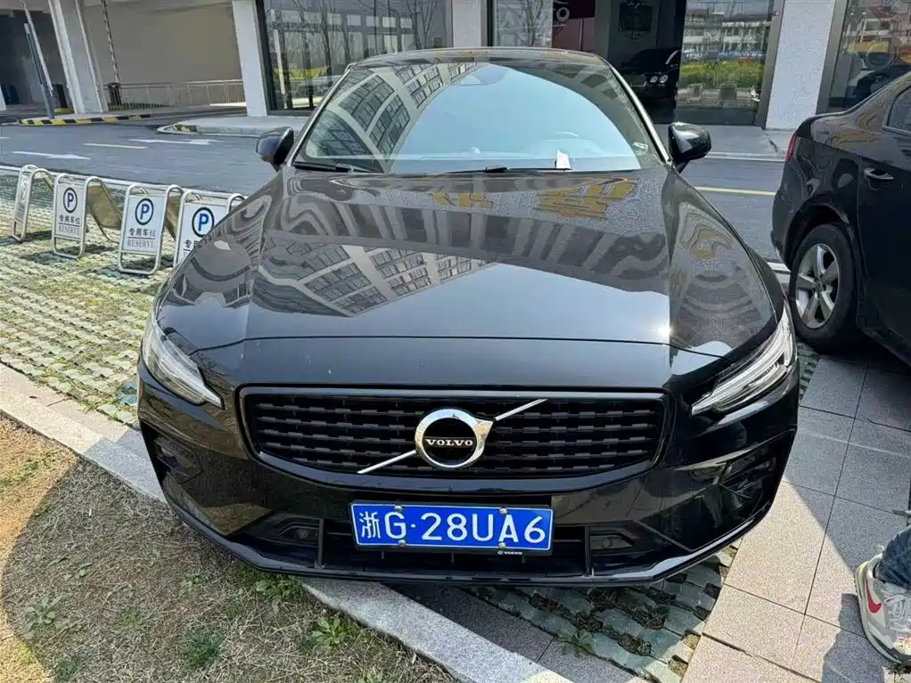VOLVO S60 2022