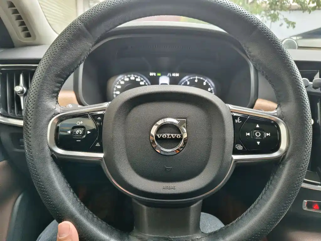 VOLVO S90 2019