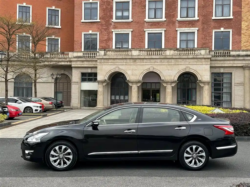 NISSAN TEANA 2015