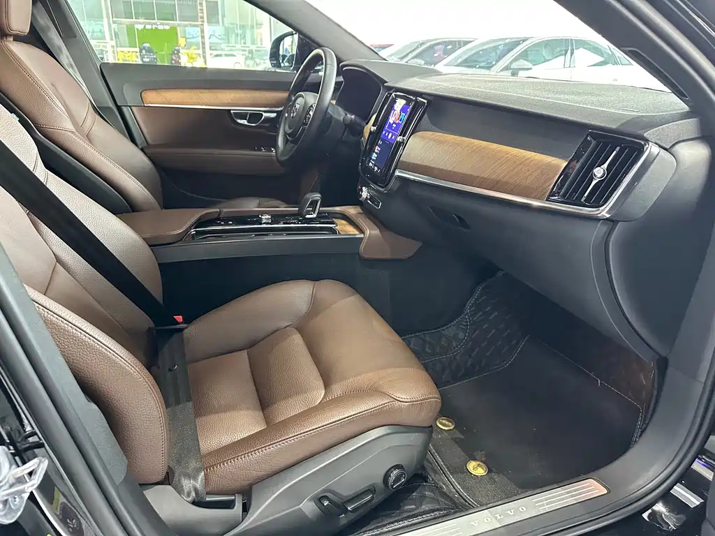 VOLVO S90 2022