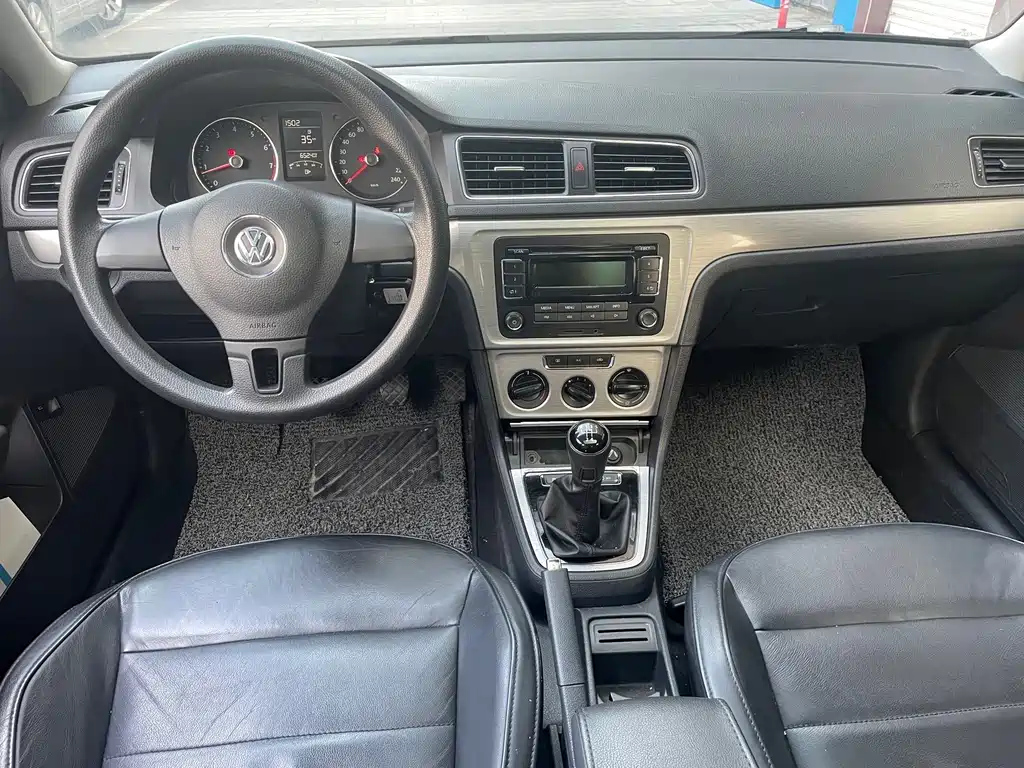 VOLKSWAGEN LAVIDA 2013