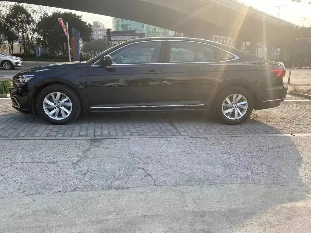 VOLKSWAGEN PASSAT 2021