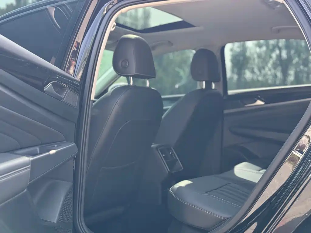 VOLKSWAGEN PASSAT 2022