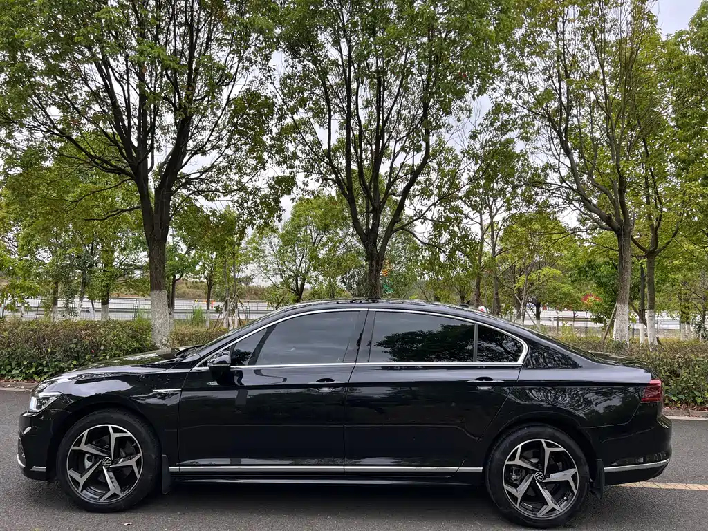 VOLKSWAGEN MAGOTAN 2023