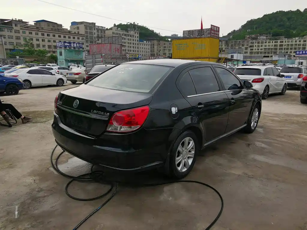 VOLKSWAGEN LAVIDA 2010