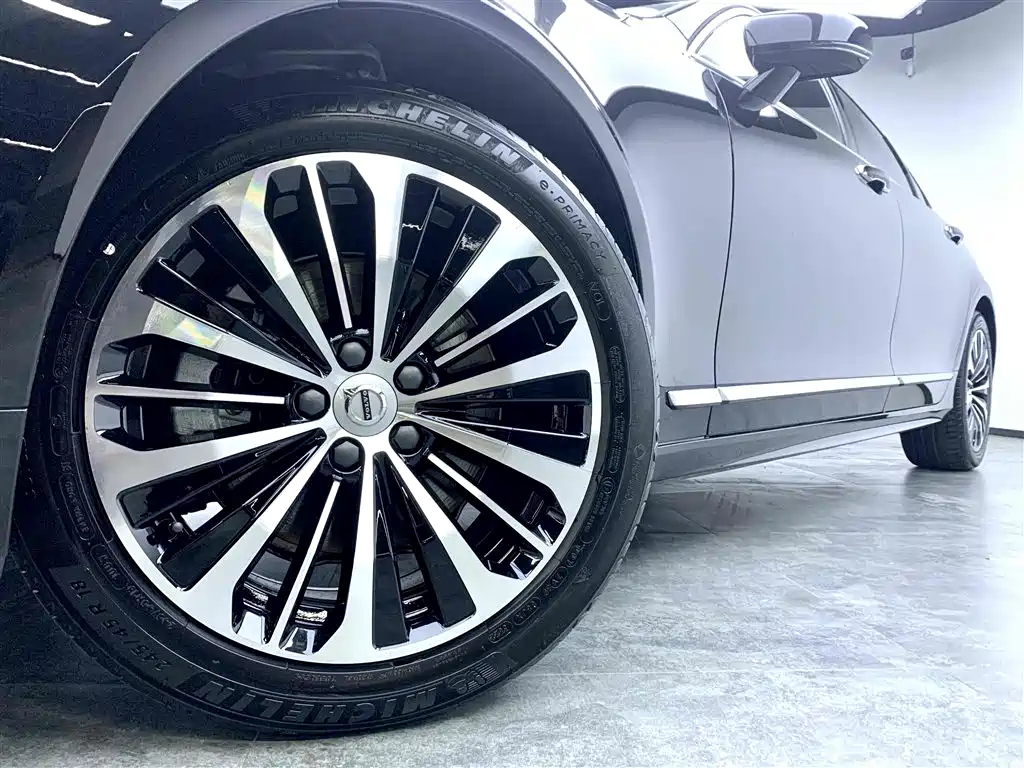 VOLVO S90 2023