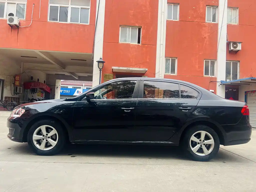 VOLKSWAGEN LAVIDA 2016