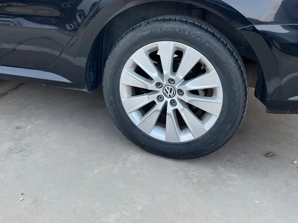 VOLKSWAGEN LAVIDA 2015