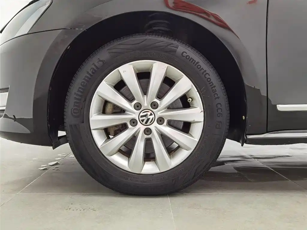 VOLKSWAGEN PASSAT 2016