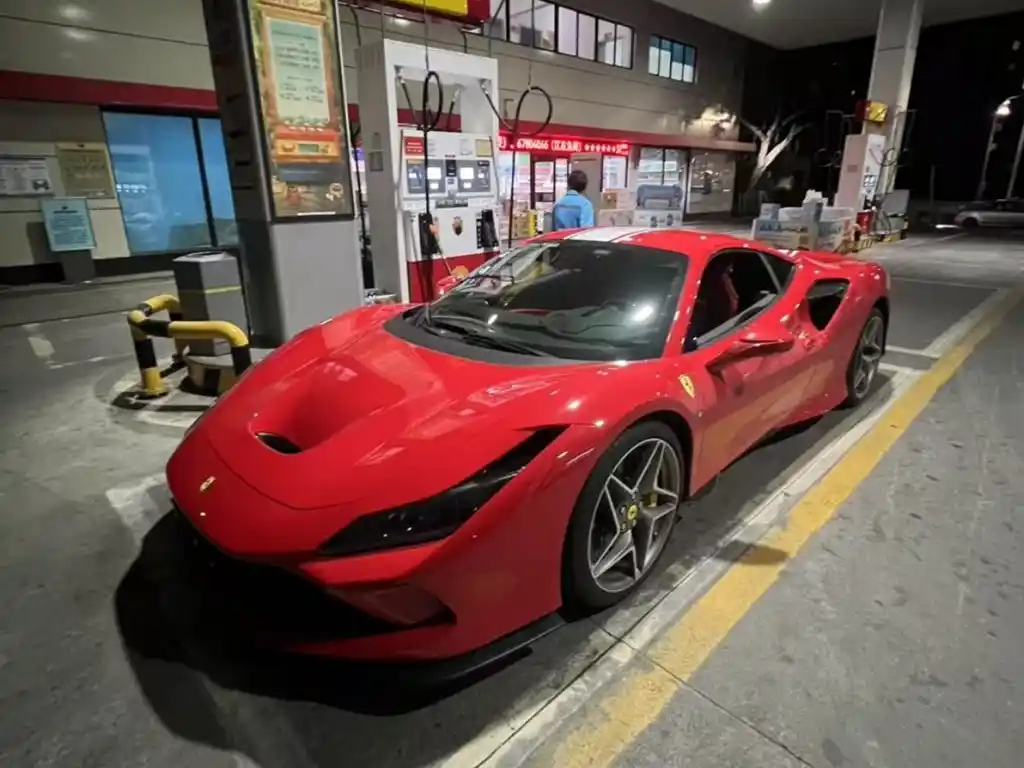 FERRARI F8