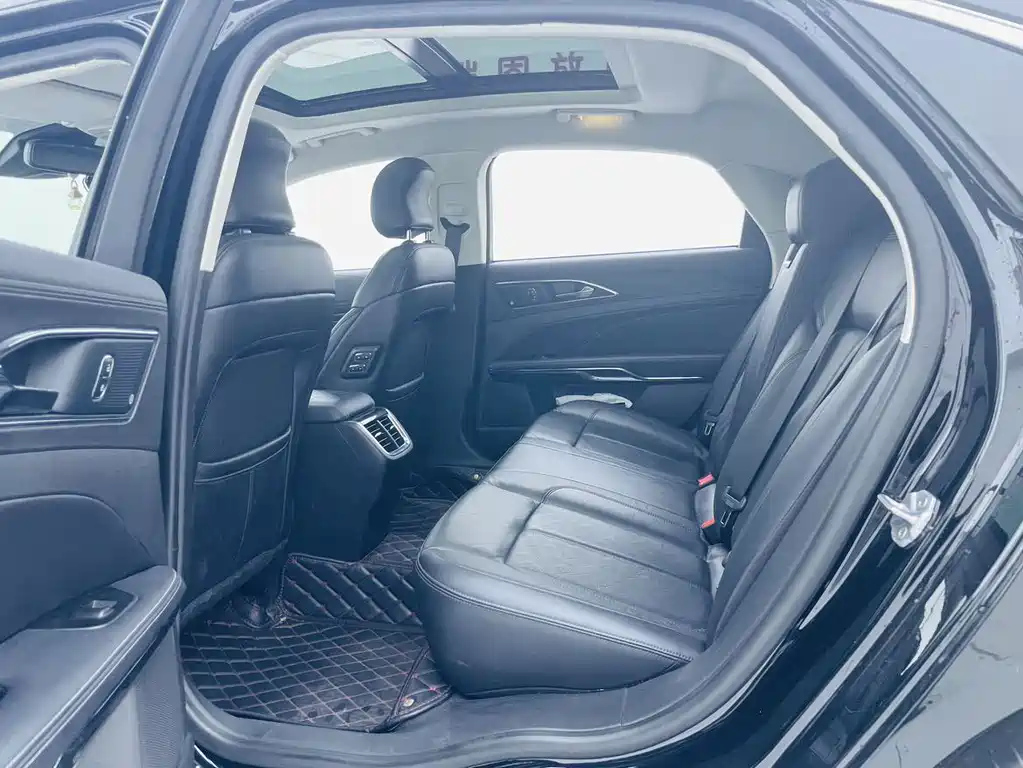 FORD TAURUS 2020