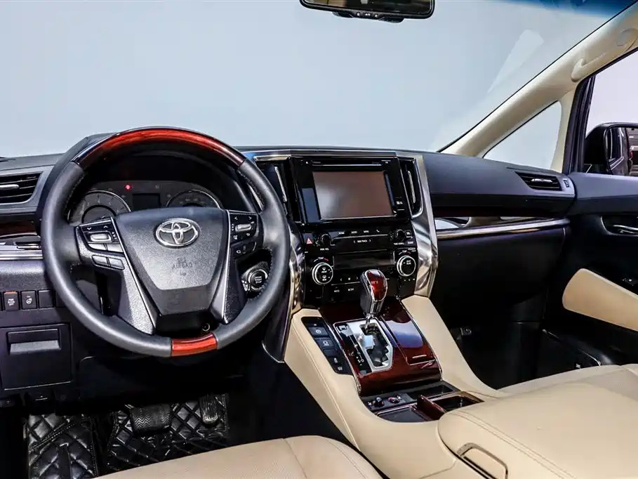 TOYOTA ALPHARD 2015