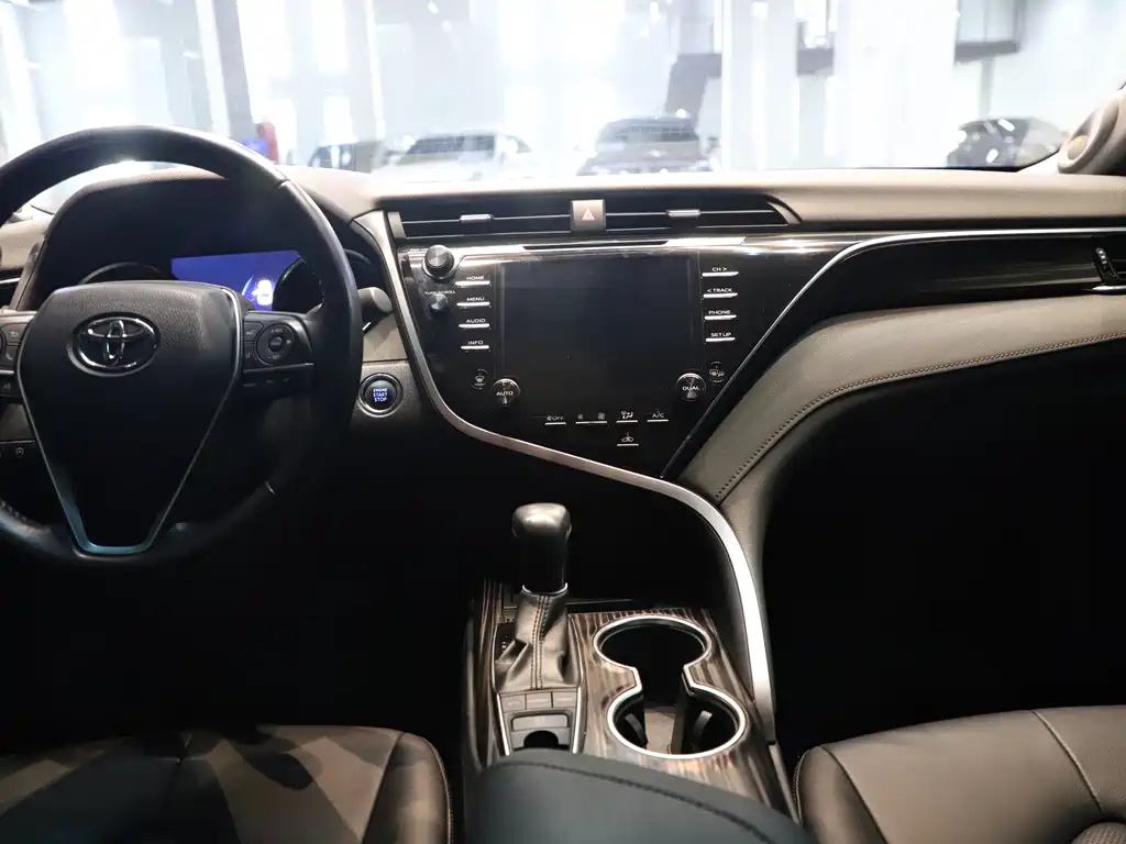 TOYOTA CAMRY 2018