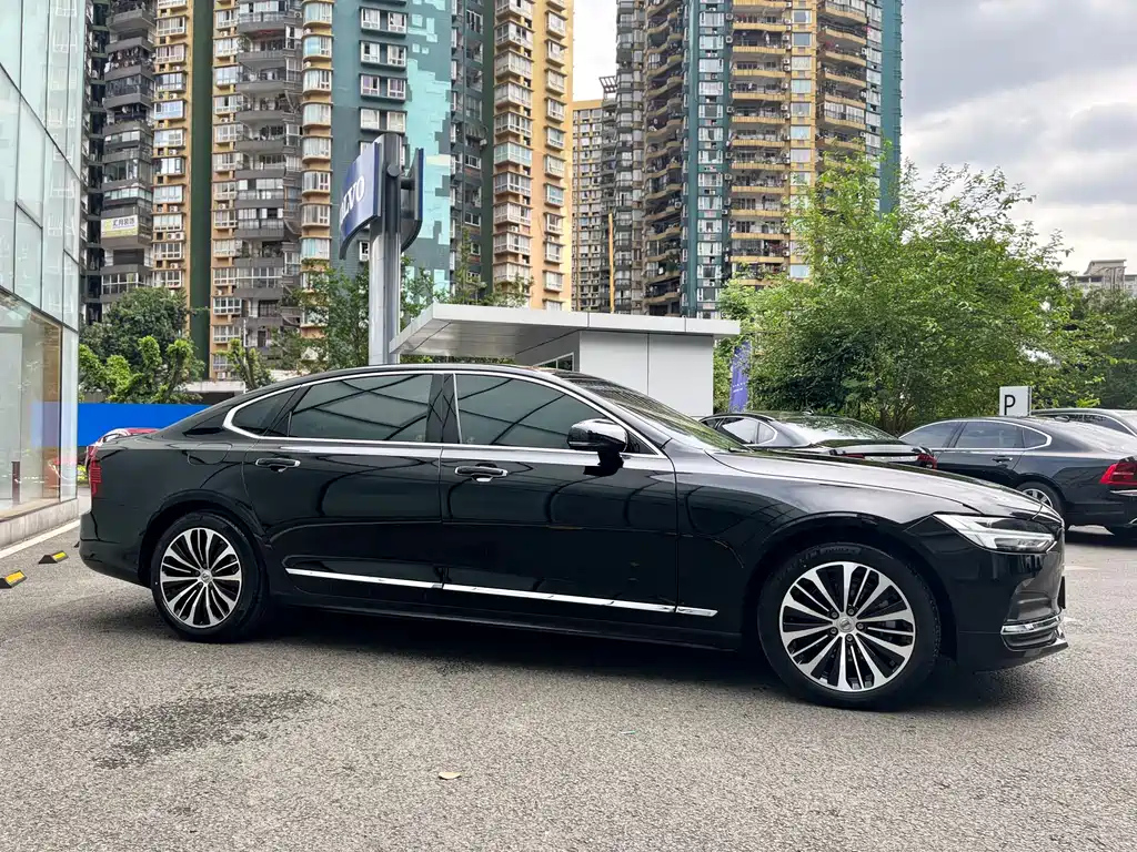 VOLVO S90 2022