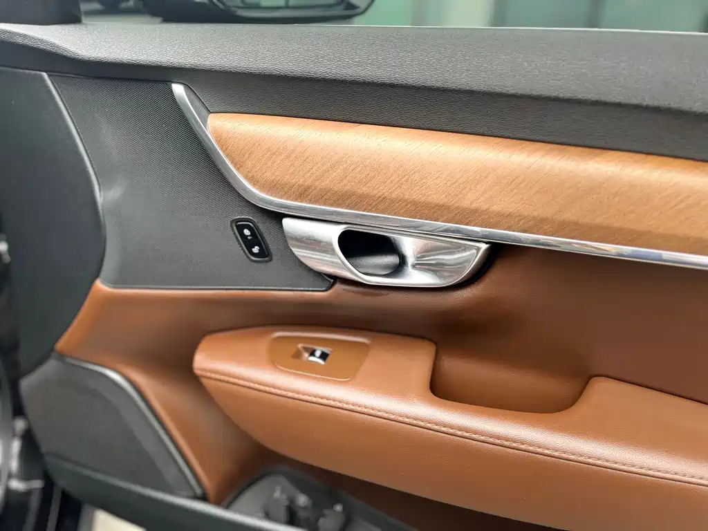VOLVO S90 2022