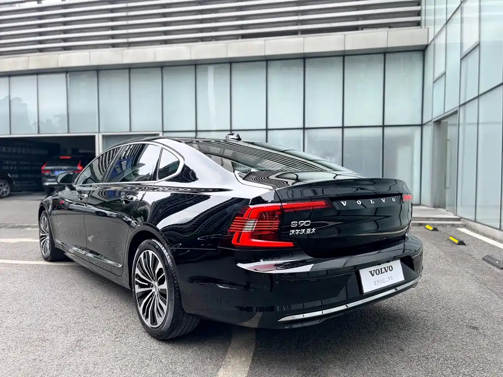 VOLVO S90 2022