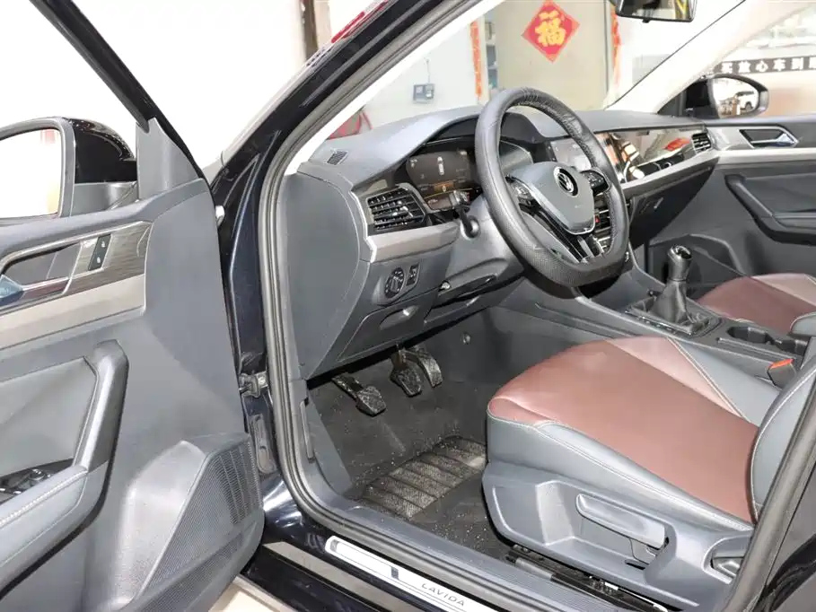 VOLKSWAGEN LAVIDA 2021