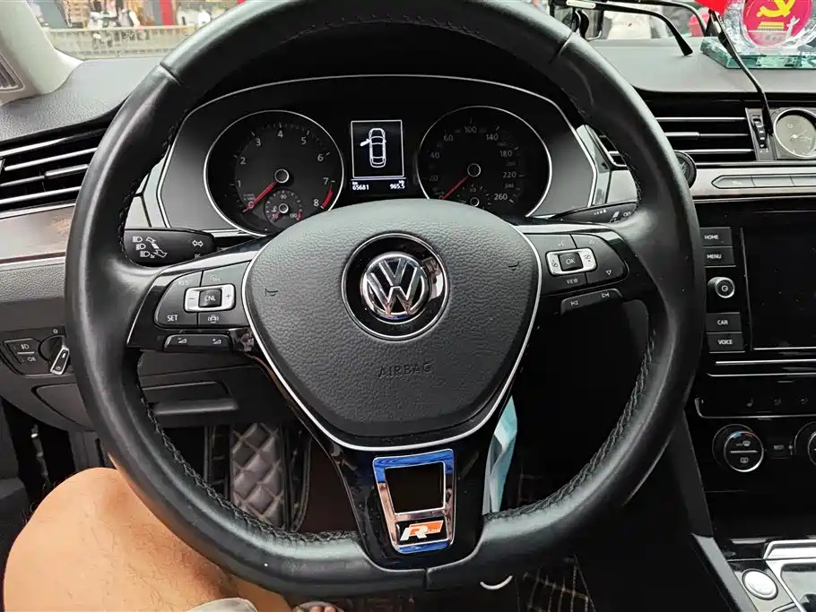 VOLKSWAGEN MAGOTAN 2019