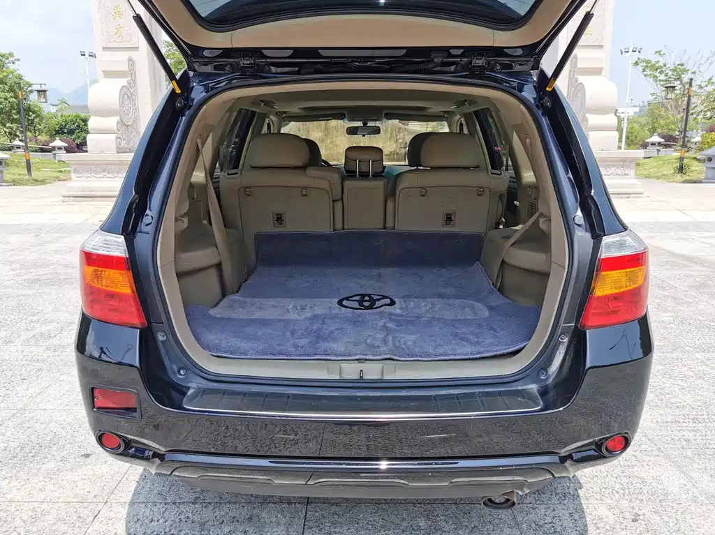 TOYOTA HIGHLANDER 2010