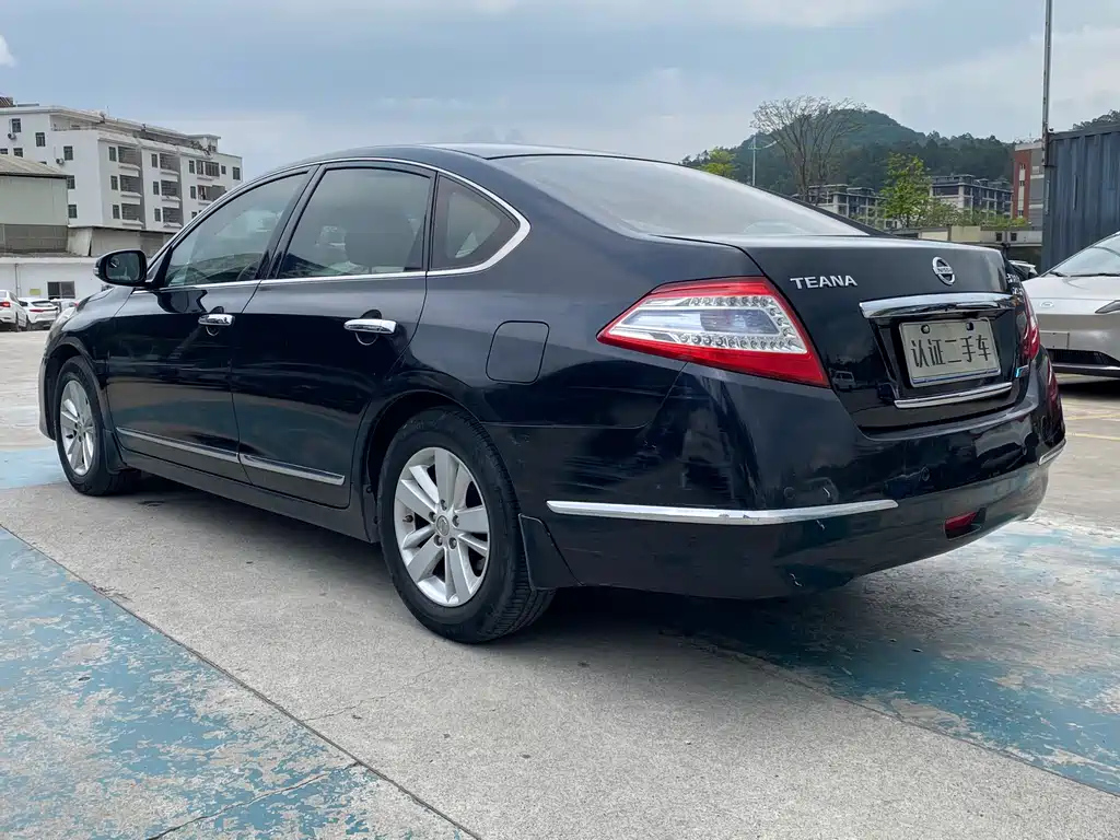 NISSAN TEANA 2011