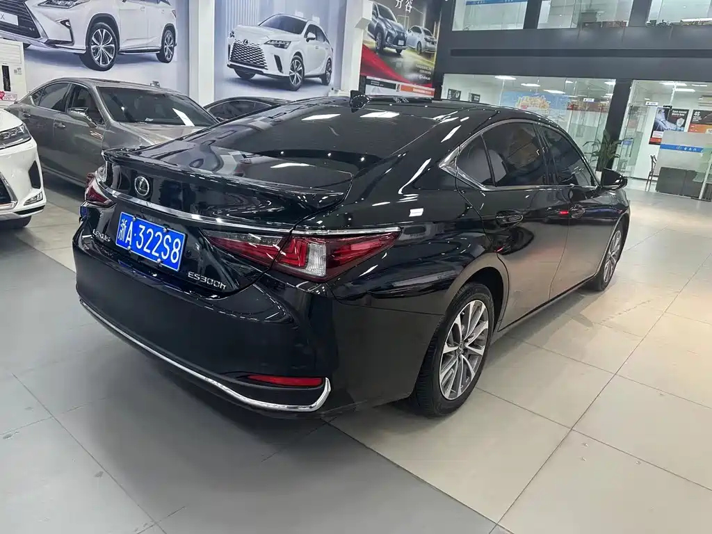 LEXUS ES 2023
