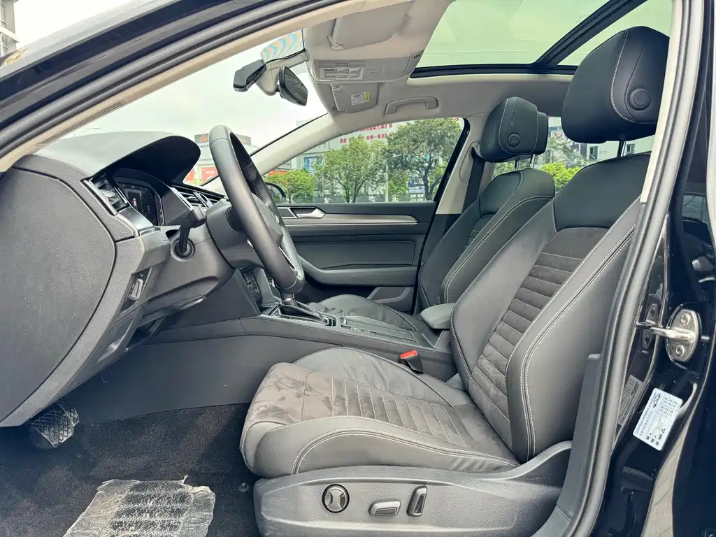 VOLKSWAGEN MAGOTAN 2022
