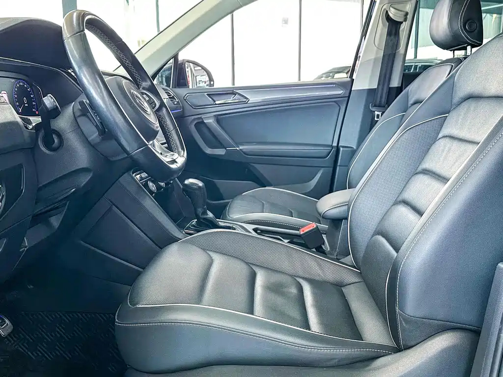 VOLKSWAGEN TIGUAN L 2020