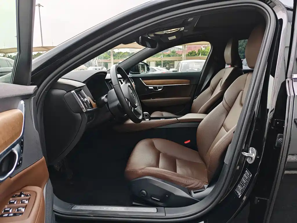 VOLVO S90 2023