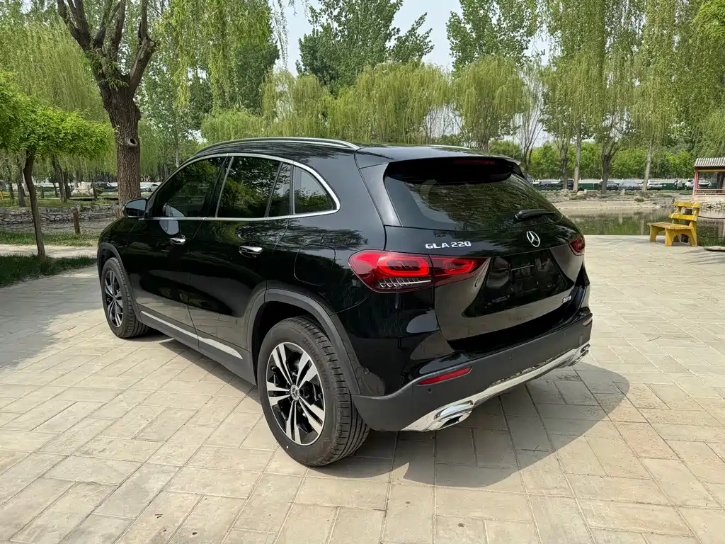 MERCEDES BENZ GLA 2023