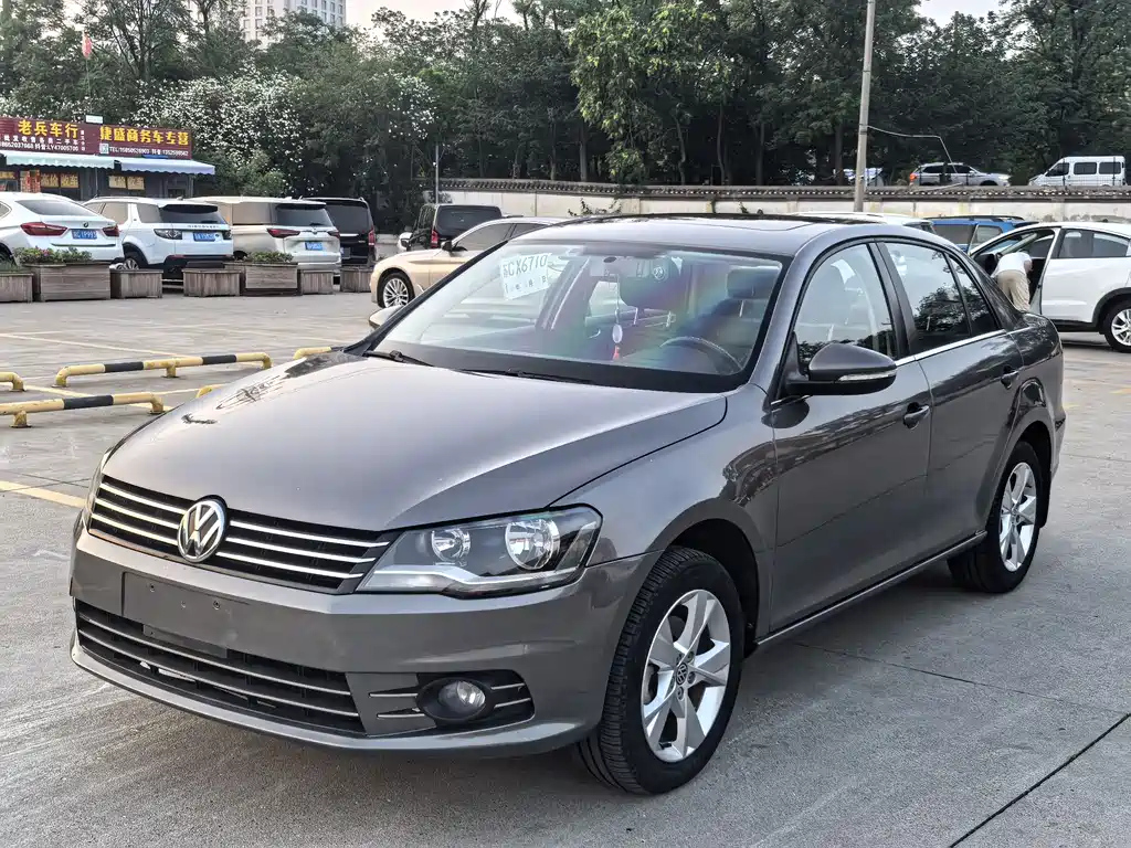 VOLKSWAGEN BORA 2014