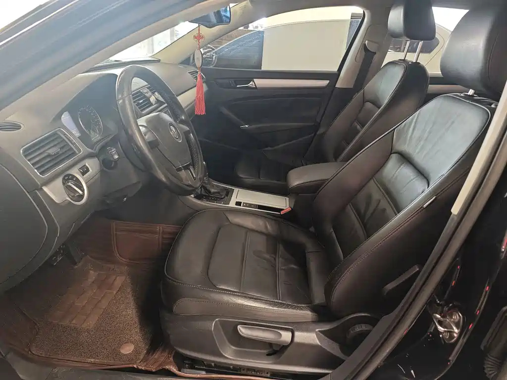 VOLKSWAGEN PASSAT 2014