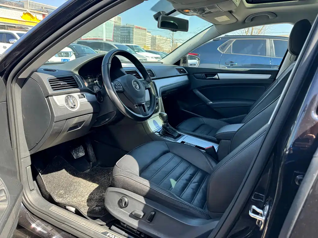VOLKSWAGEN PASSAT 2015