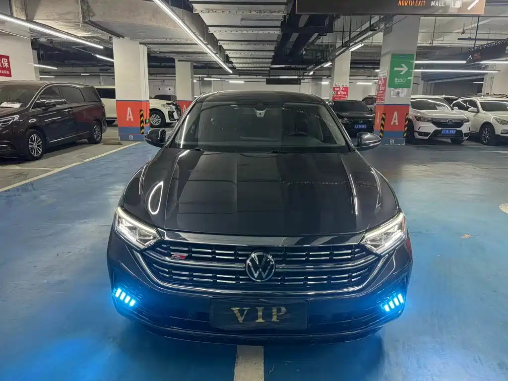 VOLKSWAGEN SAGITAR 2022