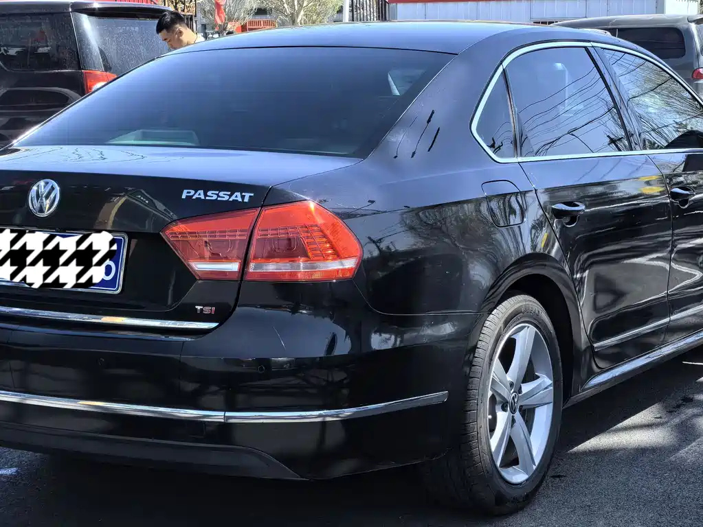 VOLKSWAGEN PASSAT 2013