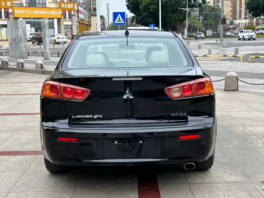 MITSUBISHI LANCER EX 2010
